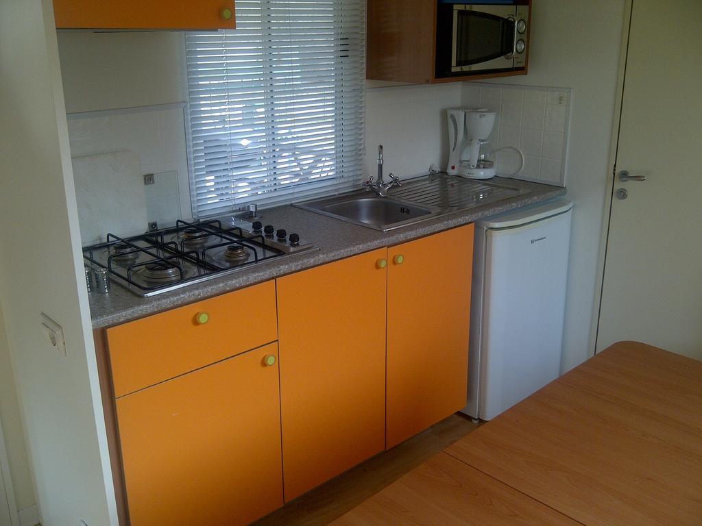 Easyatent Mobile Bijela Uvala Holiday park 4*