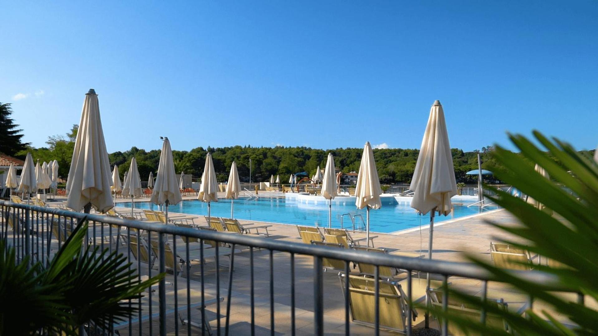 Easyatent Mobile Bijela Uvala Holiday park