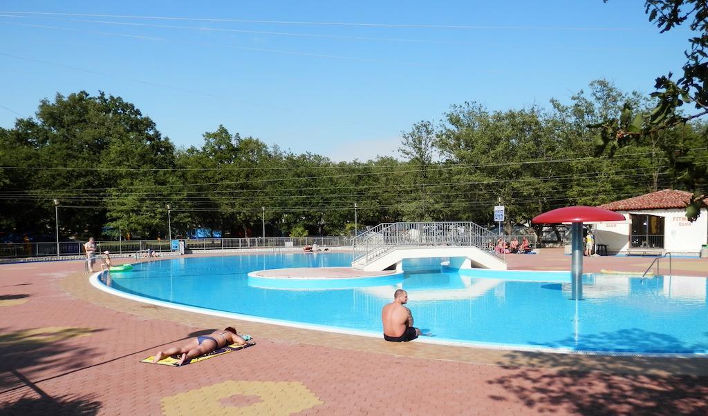 Easyatent Mobile Bijela Uvala Holiday park 4*